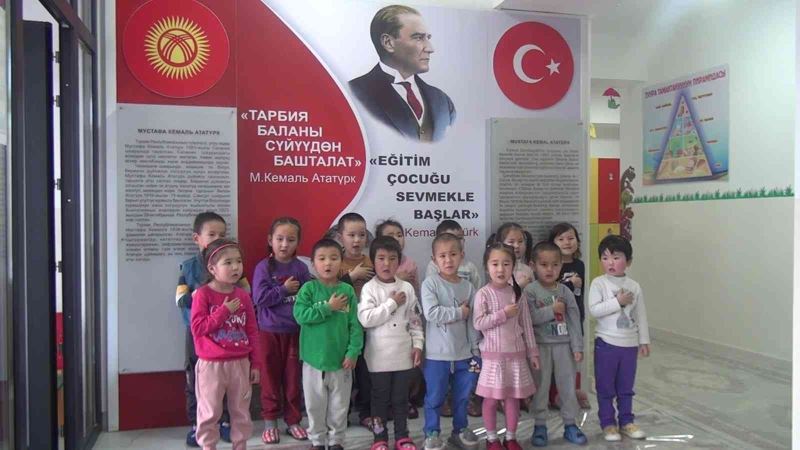 Etimesgut Belediyesi’nin Kırgızistan’da inşa ettiği Atatürk Kreş Anaokulu ve Gündüz Bakım Evi’nde Öğretmenler Günü etkinliği
