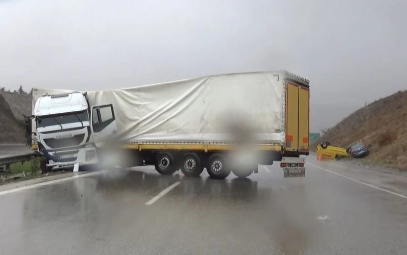 Otoyolda peş peşe meydana gelen iki kazada 6 kişi yaralandı
