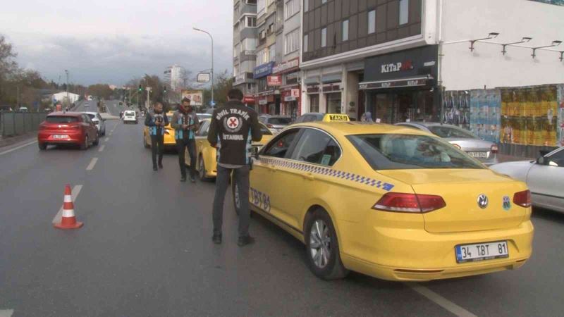 Kadıköy’de taksi şoförlerine ceza yağdı

