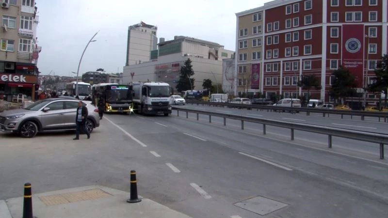 Büyükçekmece’de  1,5 yıl önce yıktırılan köprü vatandaşların çilesi oldu
