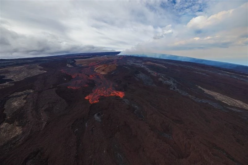 Hawaii’deki Mauna Loa Yanardağı havadan görüntülendi
