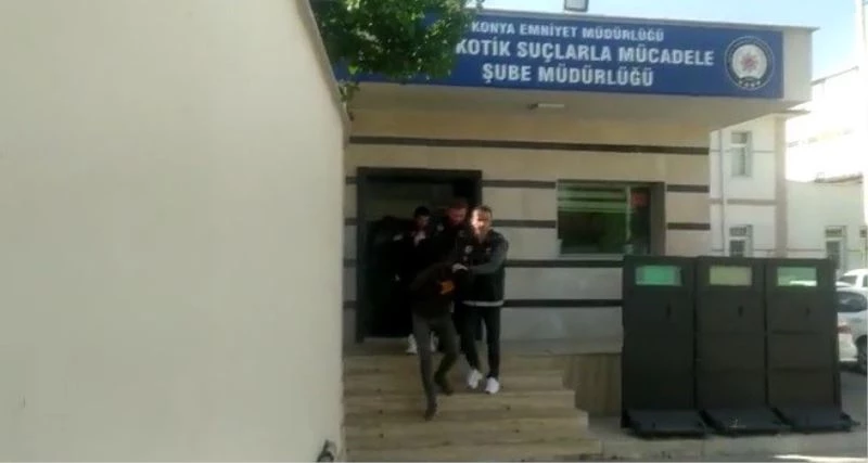 Tavuğun altından yumurta değil, uyuşturucu çıktı
