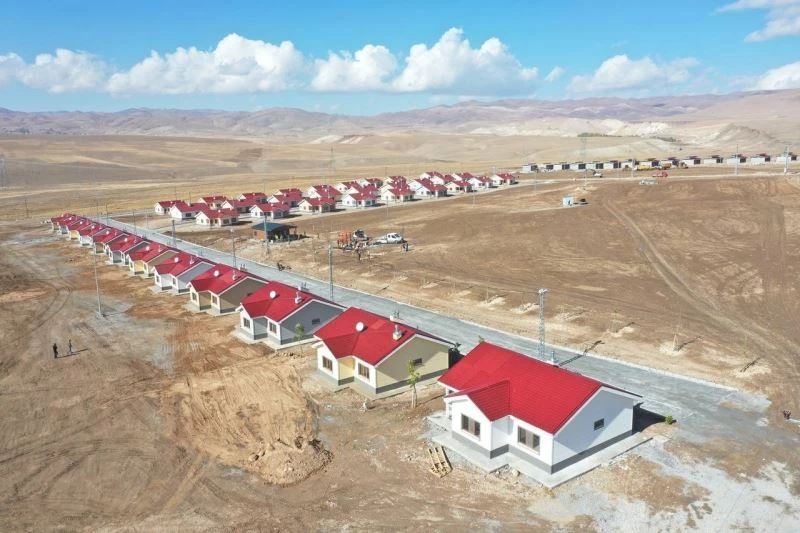 Van’daki deprem konutları için anahtar teslimi
