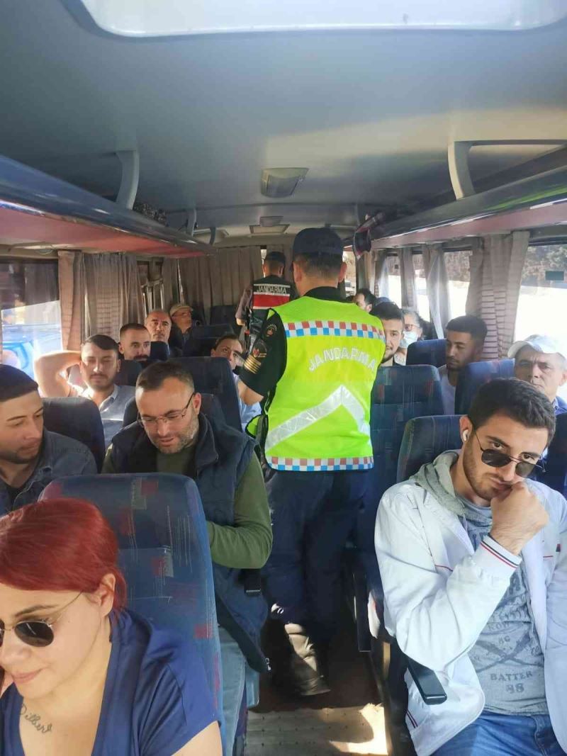 Jandarma yolculara KADES’i tanıttı
