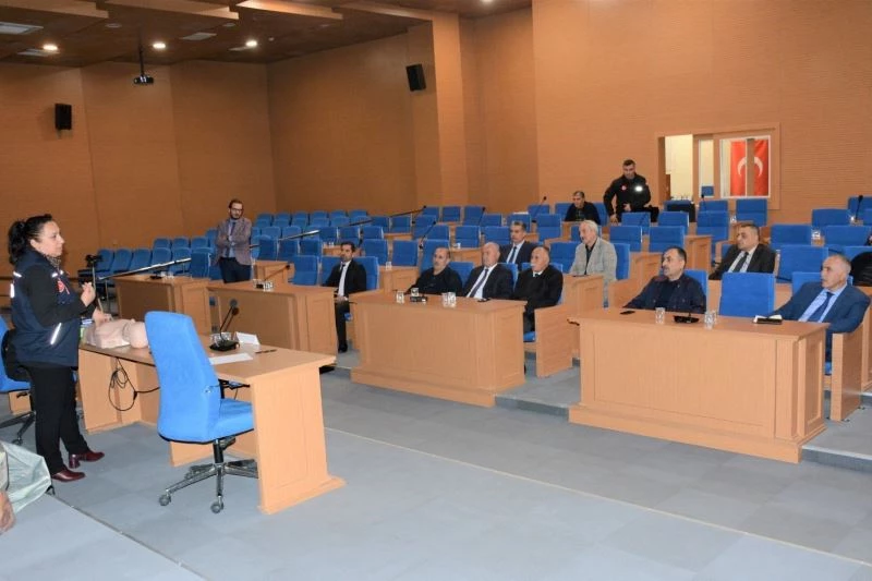 Tuşba Belediyesi personeline ‘Afetlerde Temel İlk Yardım Uygulamaları’ eğitimi
