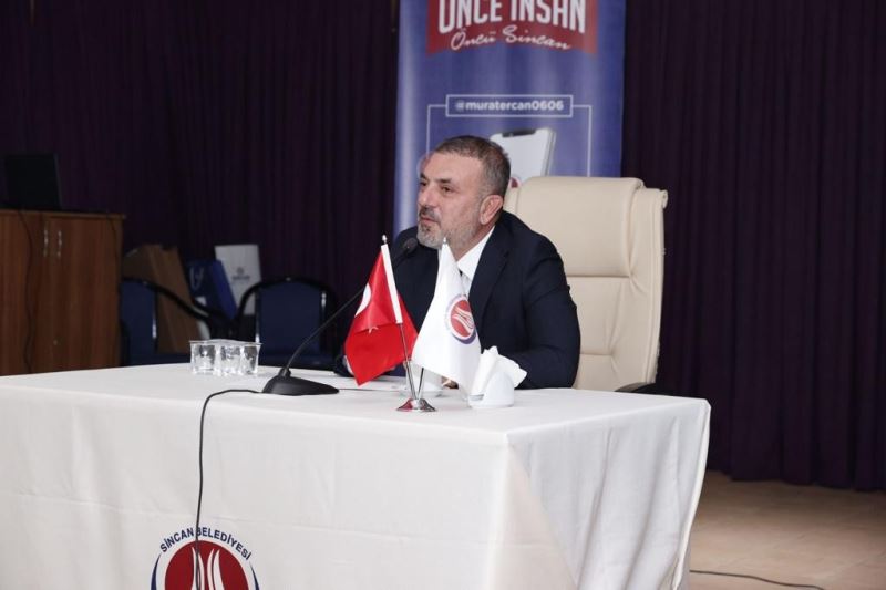 Başkan Ercan gençlerin hayallerini dinliyor
