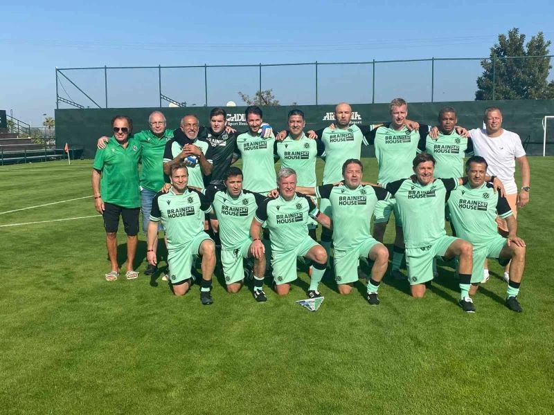 Futbol efsaneleri Antalya’da bir araya geldi
