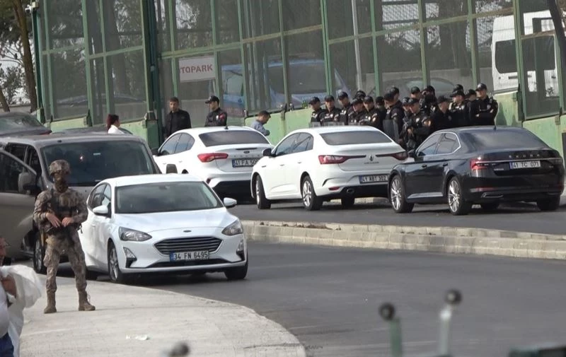 Sahte pasaportla yakalanan suç örgütü lideri göç idaresini karıştırdı
