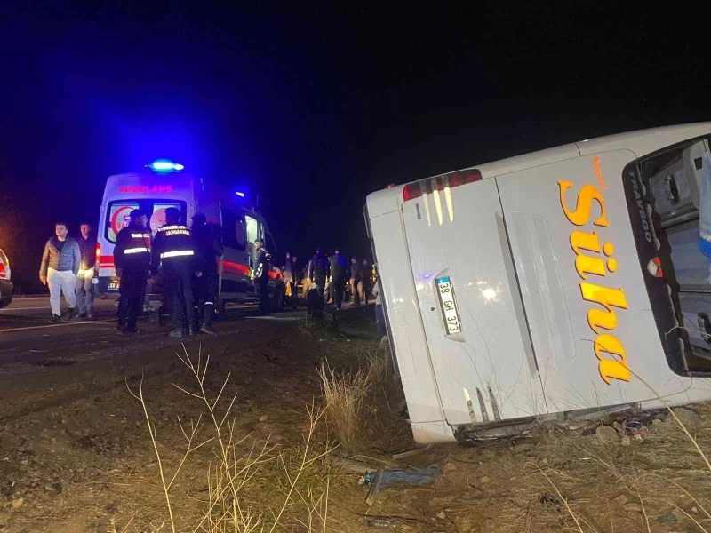 YRP’nin Genel Kurulu’ndan dönenleri taşıyan otobüs devrildi
