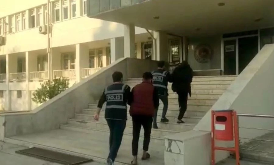 Bakkal dükkanında uyuşturucu satan 2 şüpheli tutuklandı