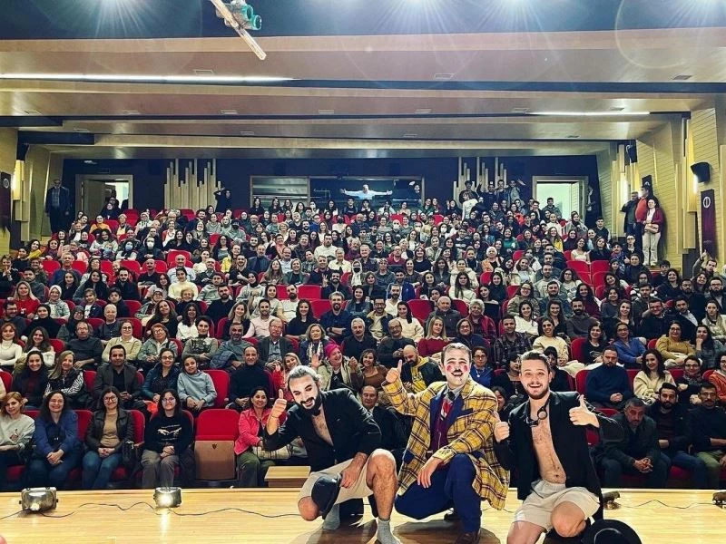 Eskişehir ‘Sui Generis Tiyatro’nun ‘Dönemeç’ oyunu ile sezonu açtı
