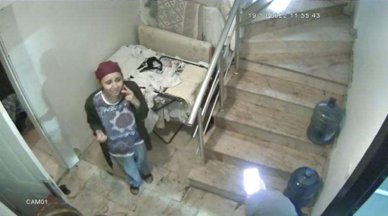 İstanbul’da dehşet anları kamerada: Merdivenlerden “annem” diye feryat ederek indi
