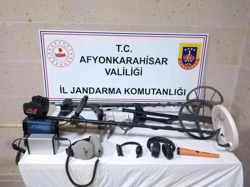 Defineciler suçüstü yakalandı
