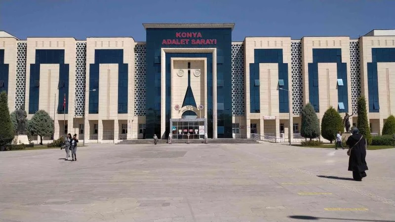 Dolmuşta şemsiyeli yolculuk
