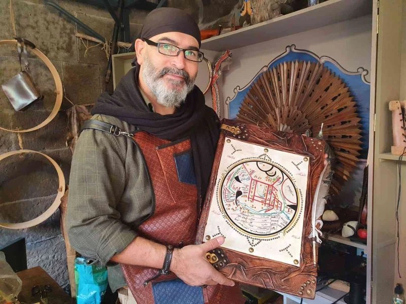 Türk tarihini eserleri ile yaşatıyor
