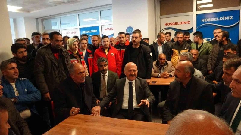 Ağrı’da kazada ölenlerin yakınlarının acı bekleyişi devam ediyor
