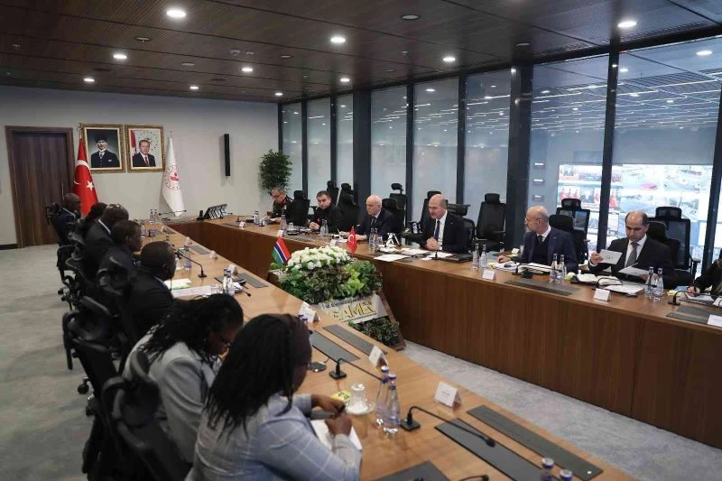 Bakan Soylu, Gambiya Cumhurbaşkanı Yardımcısı Joof ile bir araya geldi
