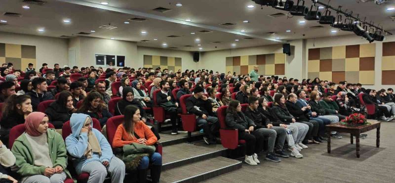 Liseli öğrencilere siber suçlarla mücadele semineri verildi
