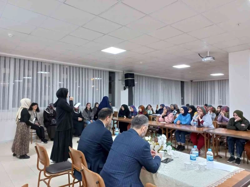 Müftülük personeli üniversite öğrencileriyle buluştu
