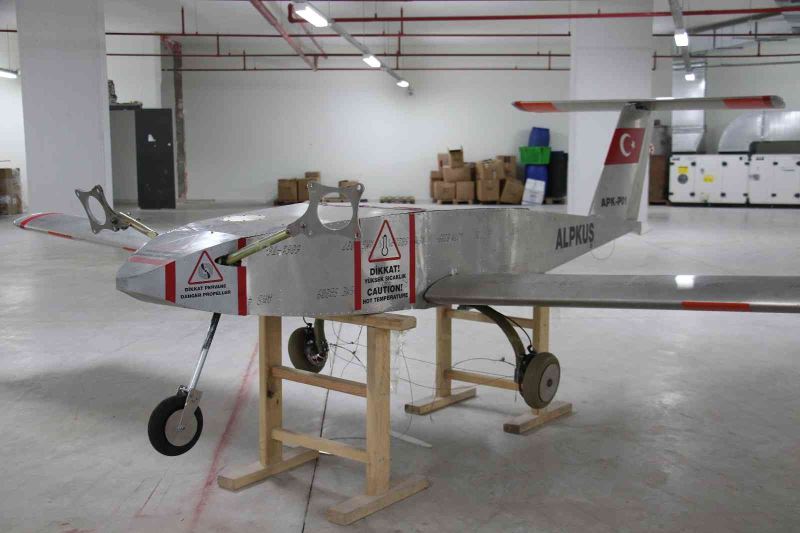 Evinin terasında yaptığı insansız hava aracı, Yunanistan tarafından ilk insansız hava aracı olarak tanıtıldı
