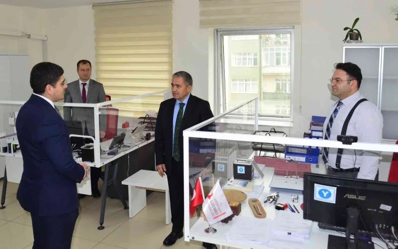 Vali Mete Buhara kamu kurumlarında inceleme yaptı
