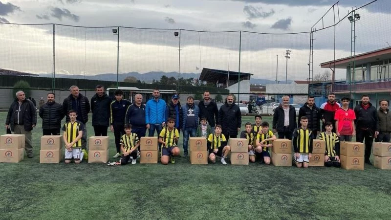 Düzce Belediyesinden 23 kulübe 552 eşofman