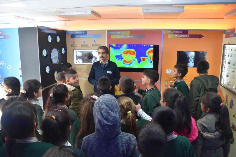 Şahinbey ‘Bilim Tırı’ ile bilimi ve teknolojiyi okullara taşıyor
