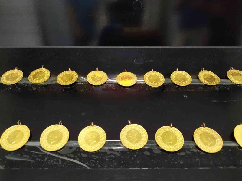 Adana’da sahte para operasyonunda külçe altın ele geçirildi