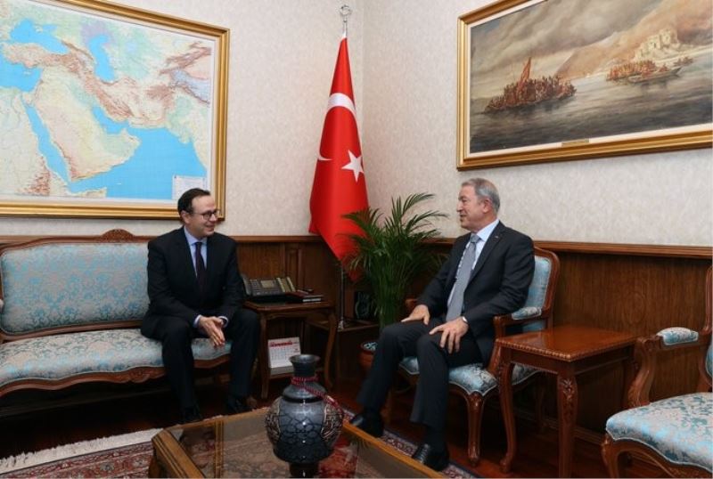 Bakan Akar, Türkiye’nin Kosova Büyükelçisi olarak atanan Angılı’yı kabul etti
