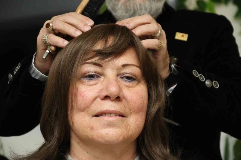 Kemoterapi hastalarının yüzünü peruklarıyla güldürüyor
