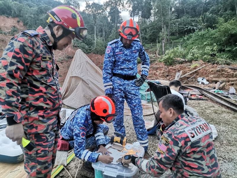 Malezya’da toprak kayması: 16 ölü, 17 kişi kayıp
