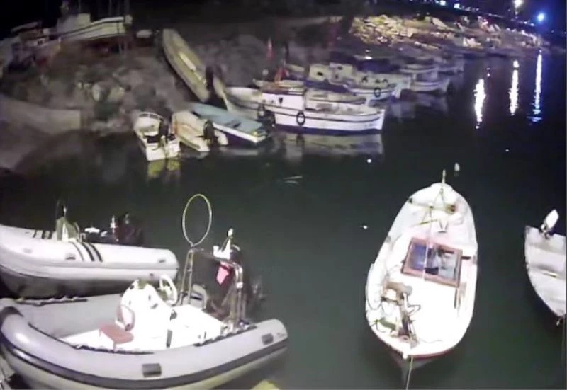 Hatay’da deprem anı sahildeki kameralara yansıdı