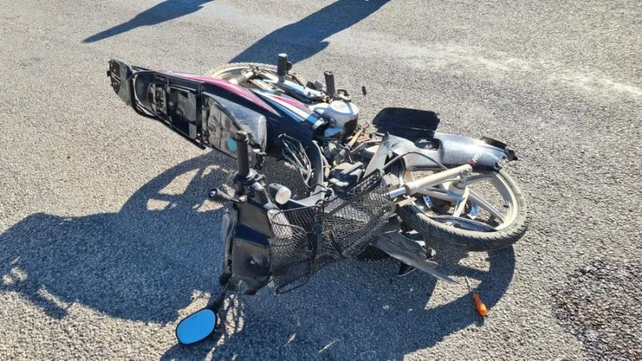 Dikkatsizlik kazaya yol açtı motosiklet ile otomobil çarpıştı: 1 yaralı