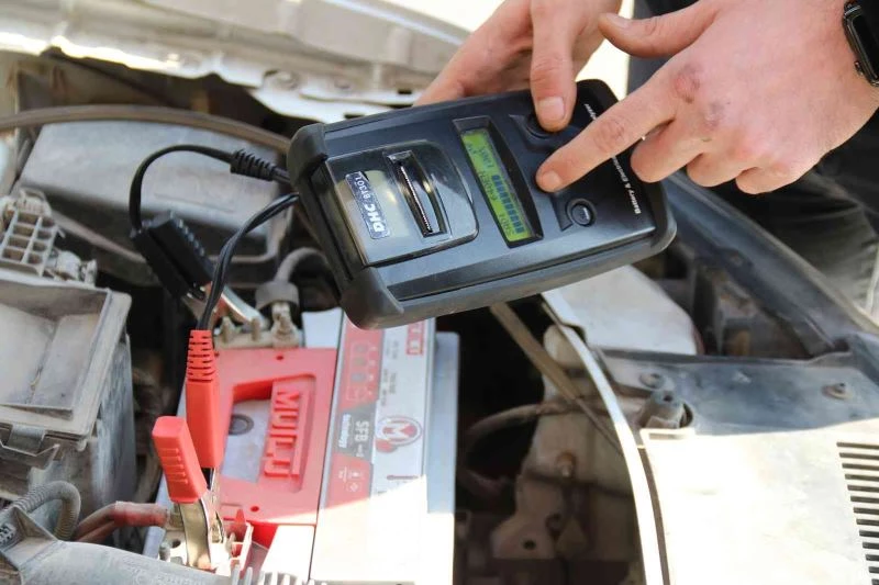  Ustasından uzun süre kullanılmayan araçlar için akü uyarısı
