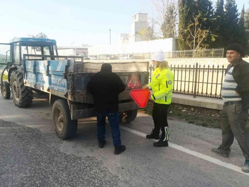 Trafik ekiplerinden traktörlere reflektör
