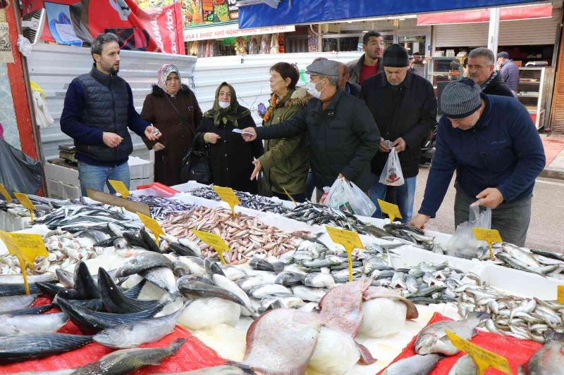 Vatandaş balık fiyatlarından, balıkçı da vatandaştan şikayetçi
