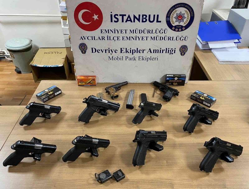 İstanbul’da silah kaçakçılarına operasyon: Garaj kumandası görünümlü suikast silahı ele geçirildi

