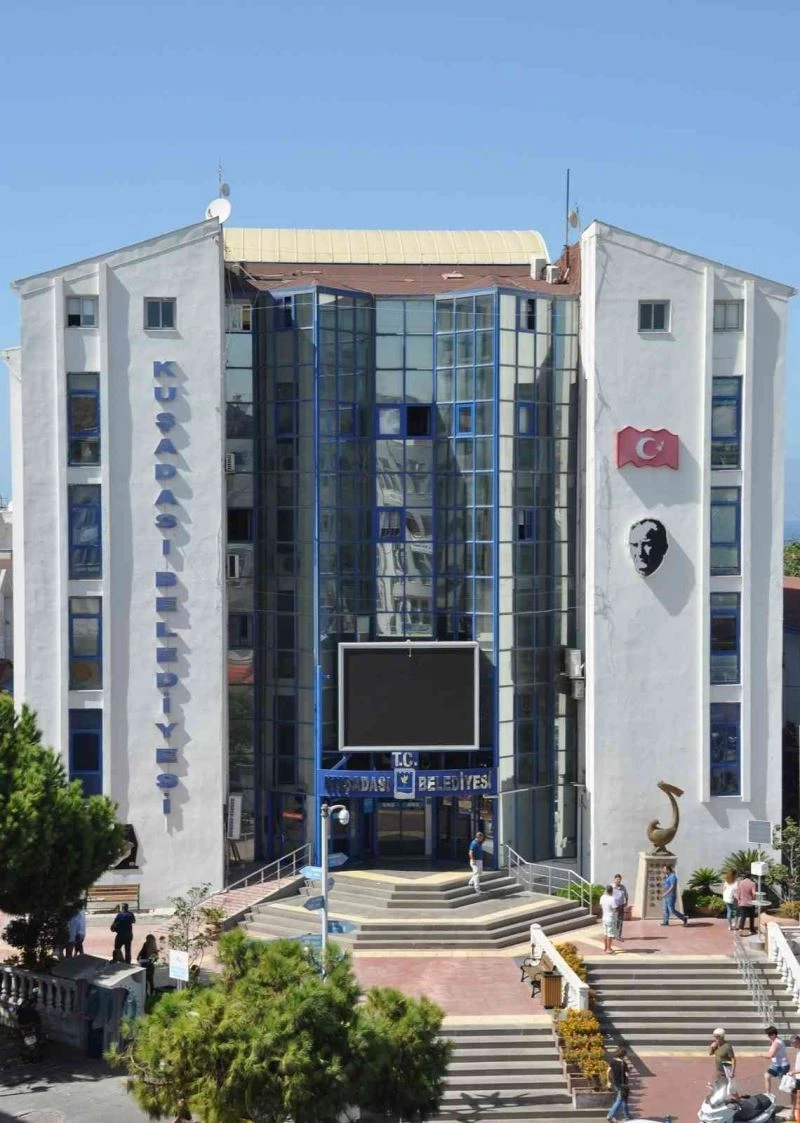 Kuşadası’ndaki mıcır ihalesi soruşturmasında tutuklu belediye personeli kalmadı
