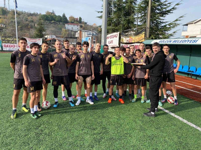Gürcistan U-17 futbol takımı Aragvelebi, Gölcük’te kamp yaptı
