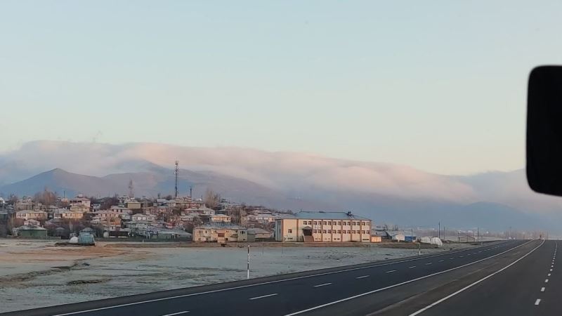 Karlıova- Erzurum kara yolunda yoğun sis etkili oldu
