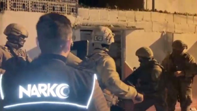 İzmir’de 50 adrese eş zamanlı zehir baskını: 37 gözaltı
