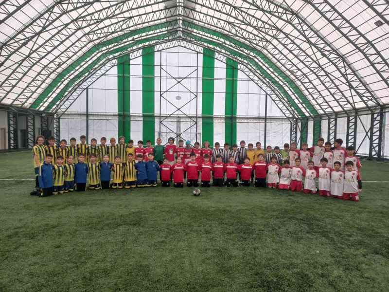 Gediz’de “Akif’in Sözü Cumhuriyetin 100’ü” futbol turnuvası düzenlendi
