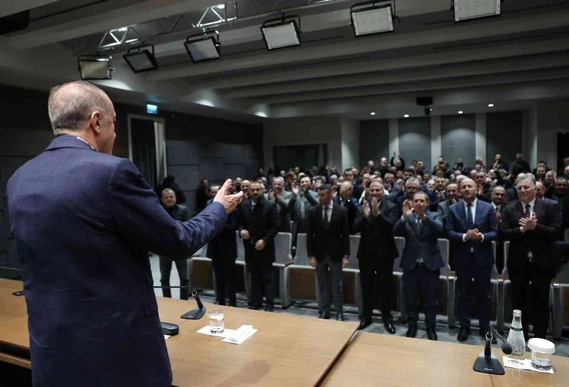 Cumhurbaşkanı Erdoğan, İstanbul’da minibüs odaları başkanları ve şoförlerle bir araya geldi
