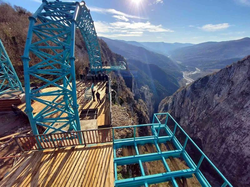 Türkiye’de bir ilk: Bu salıncağa binmek yürek istiyor
