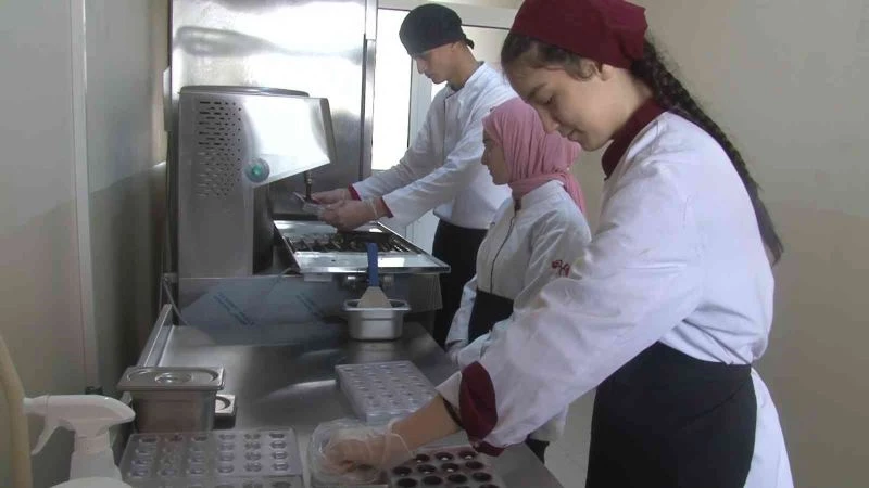 Meslek lisesi öğrencileri çikolatada marka olmak istiyor
