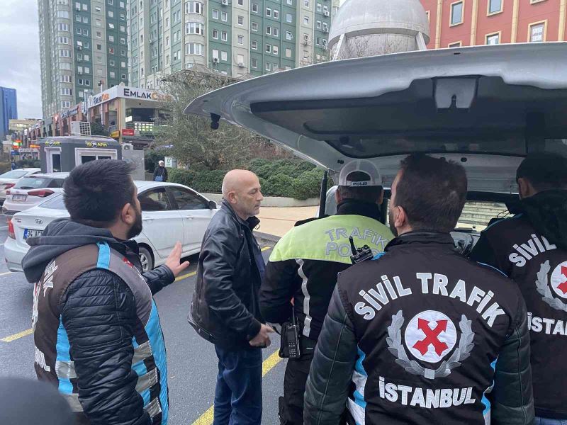 Ataşehir’de ceza yiyen servis şoföründen gazetecilere hakaret: 