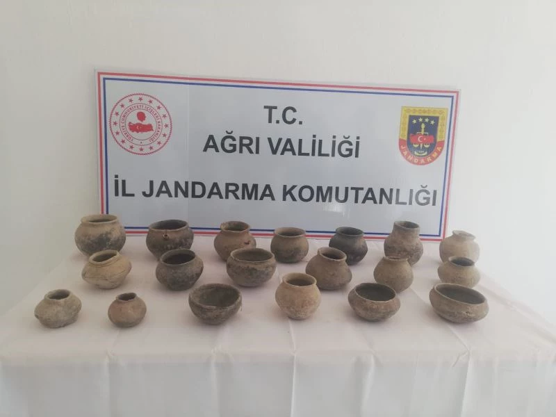 Ağrı’da 4 bin yıllık toprak çömlekler ele geçirildi
