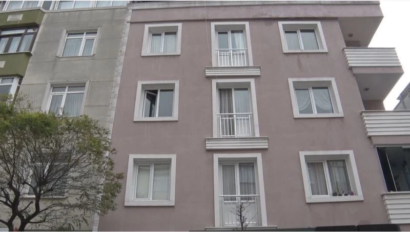 İstanbul’da akıl almaz olay kamerada: Çilingirle kapıyı açtırıp halasının evini soydu
