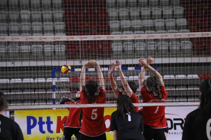 Okullar arası voleybolda 35 takım mücadele ediyor
