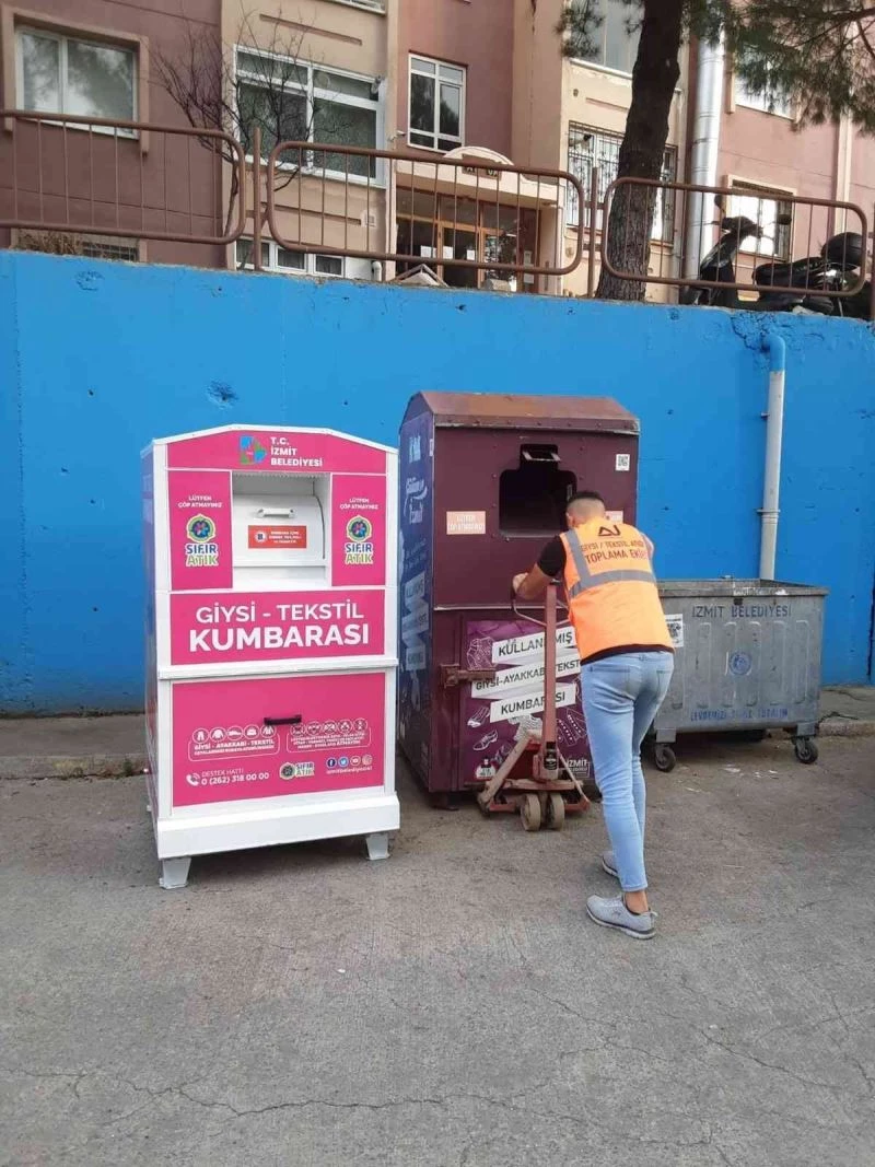Tekstil atık toplama kumbaraları yenileniyor
